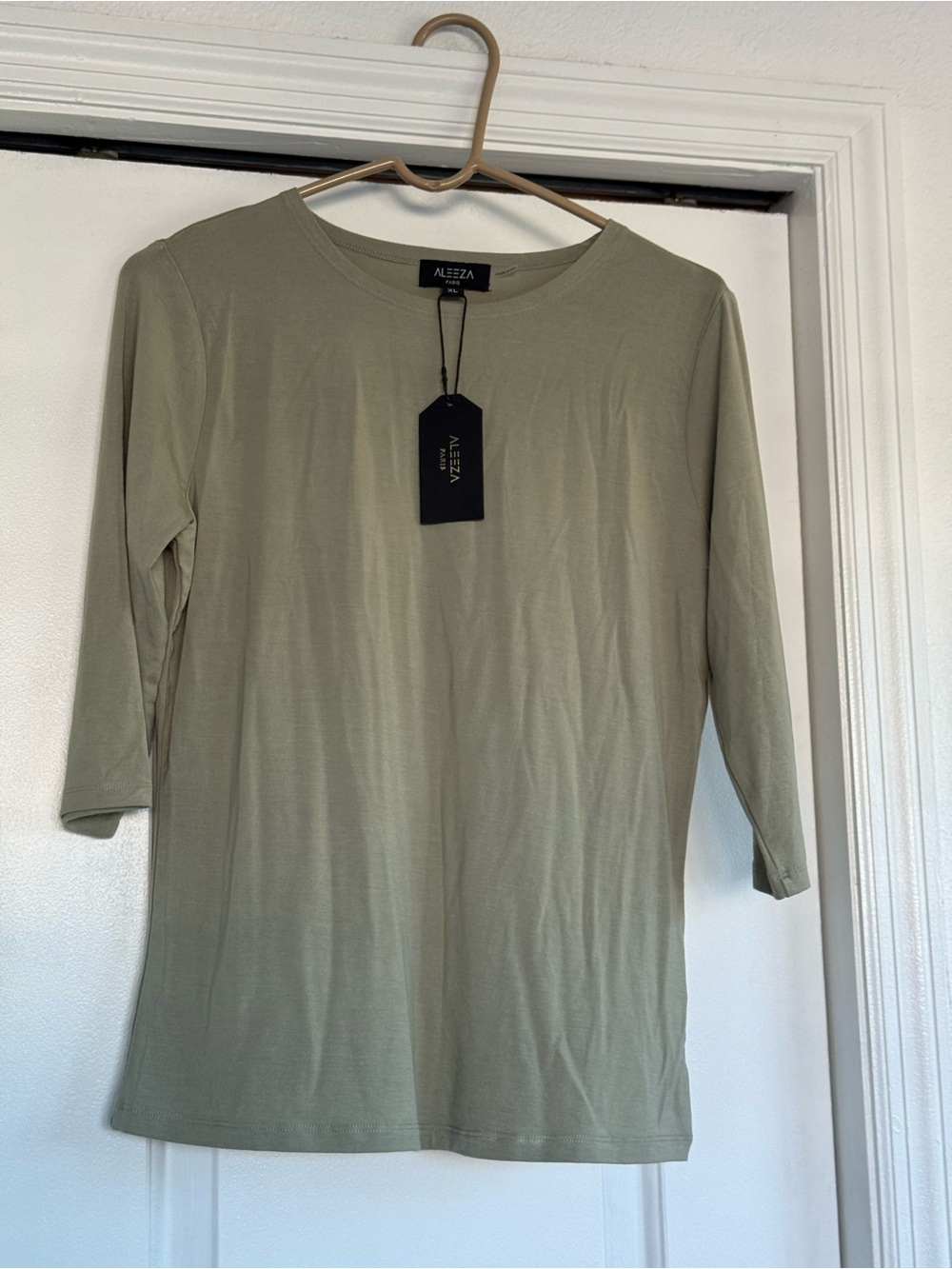 Aleza Women's Sage Green Crewneck 3/4 Sleeve Blouse